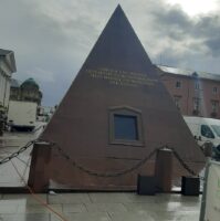 Детальніше про піраміду в Карлсруе