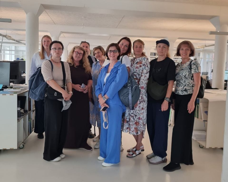 filosofiia-sla-forma-sliduie-za-pryrodoiu-2000-1-sc